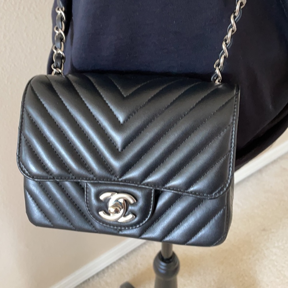 Rare CHANEL mini square chevron black lambskin bag - Picture 2 of 13